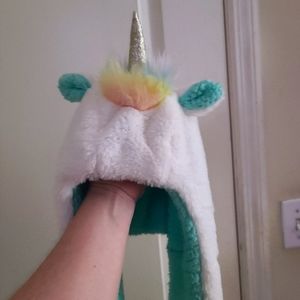 Unicorn hat with hand warmers